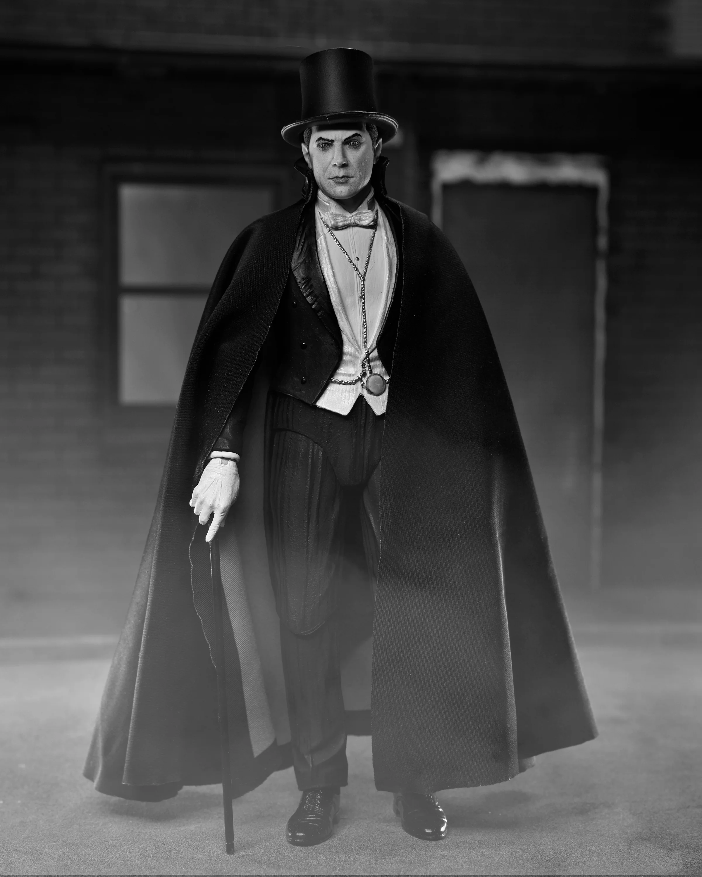 Universal Monsters - Ultimate Dracula (Carfax Abbey) 7" Scale Action Figure - Image 3