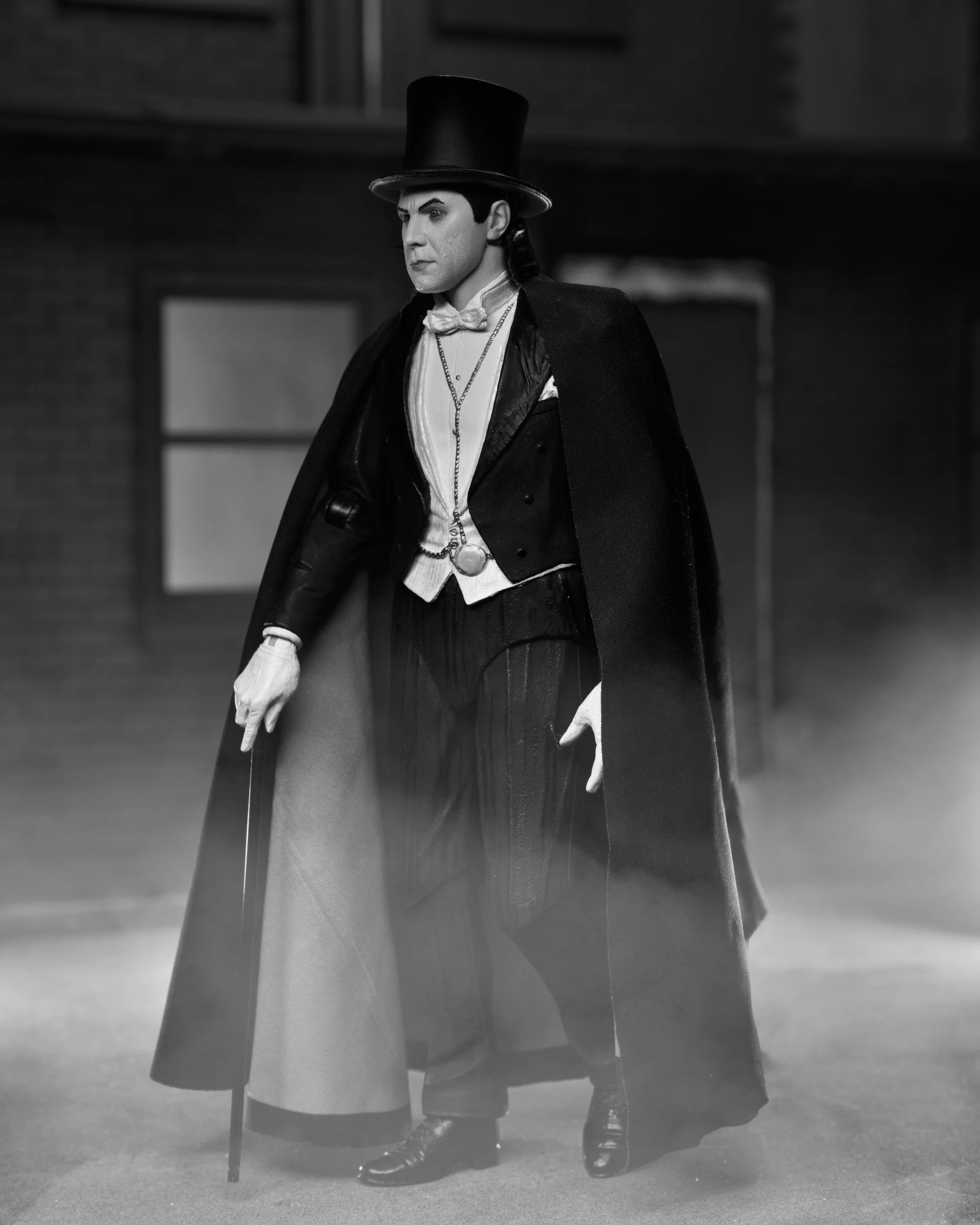 Universal Monsters - Ultimate Dracula (Carfax Abbey) 7" Scale Action Figure - Image 4