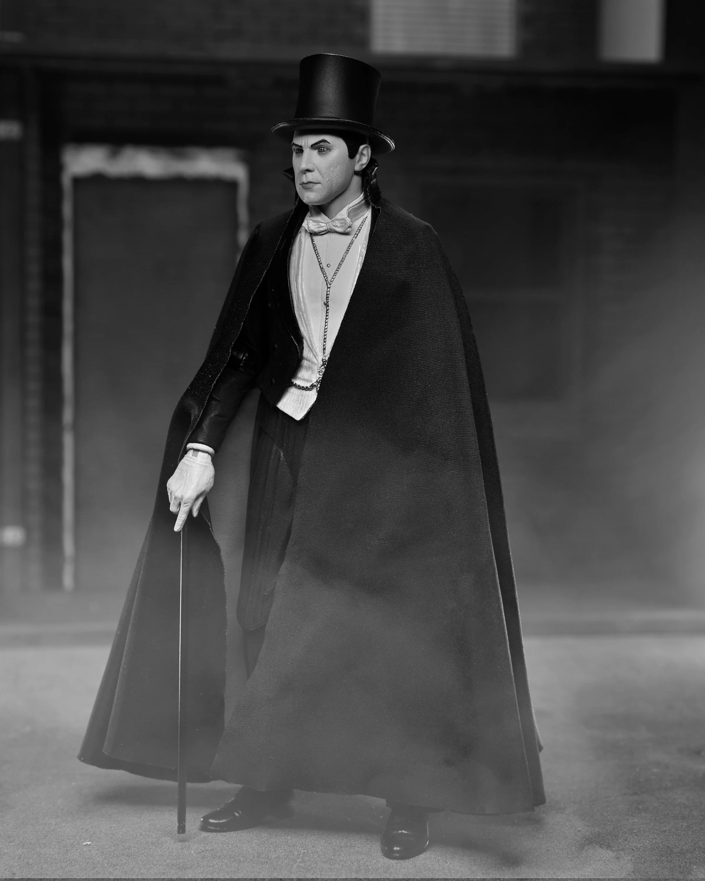 Universal Monsters - Ultimate Dracula (Carfax Abbey) 7" Scale Action Figure - Image 8