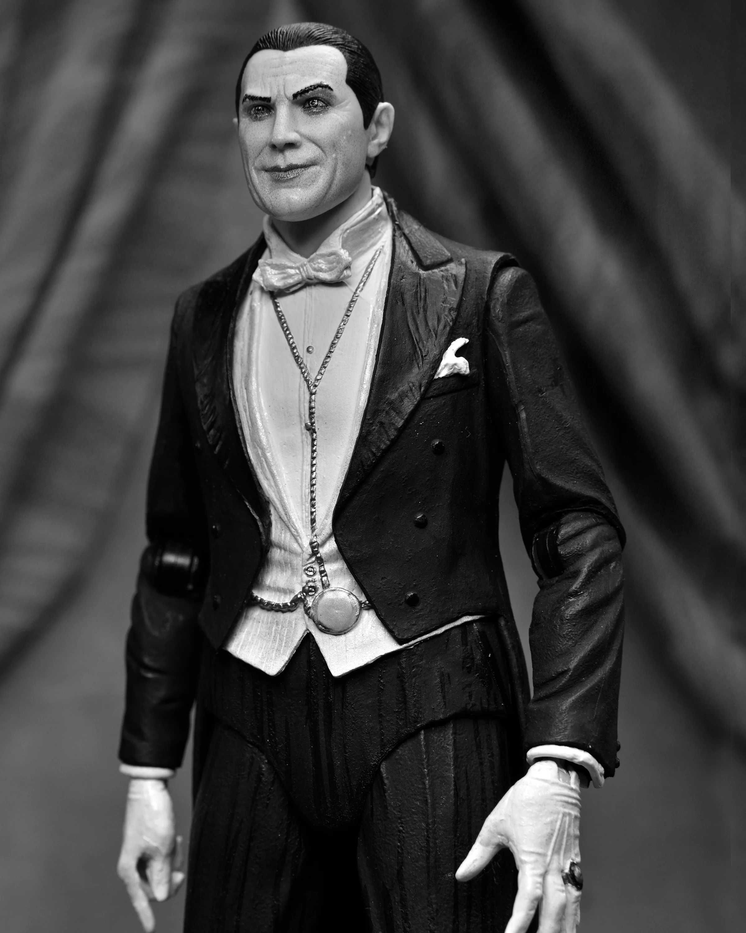 Universal Monsters - Ultimate Dracula (Carfax Abbey) 7" Scale Action Figure - Image 9