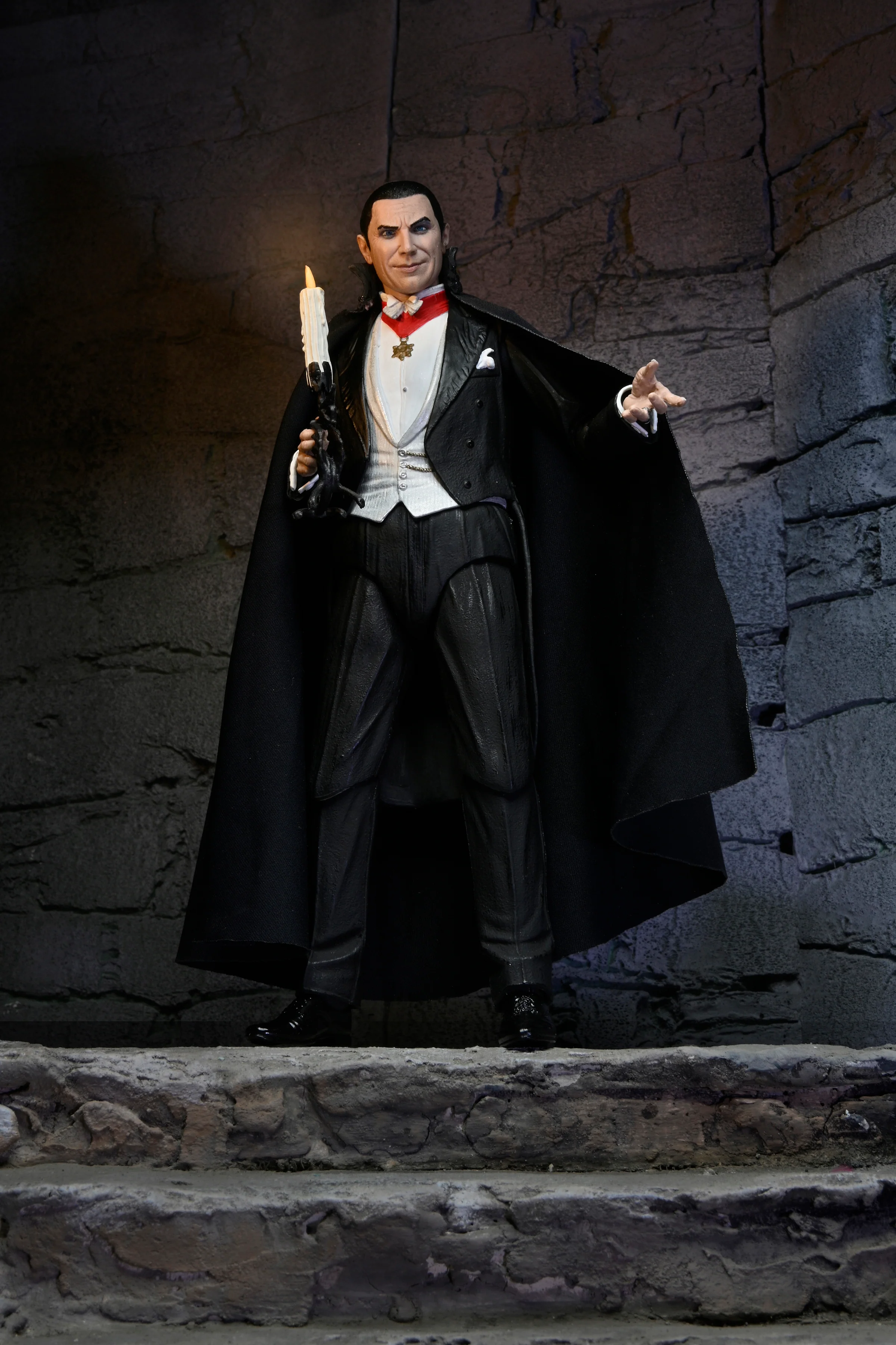 Universal Monsters - Ultimate Dracula (Transylvania) 7" Scale Action Figure - Image 21