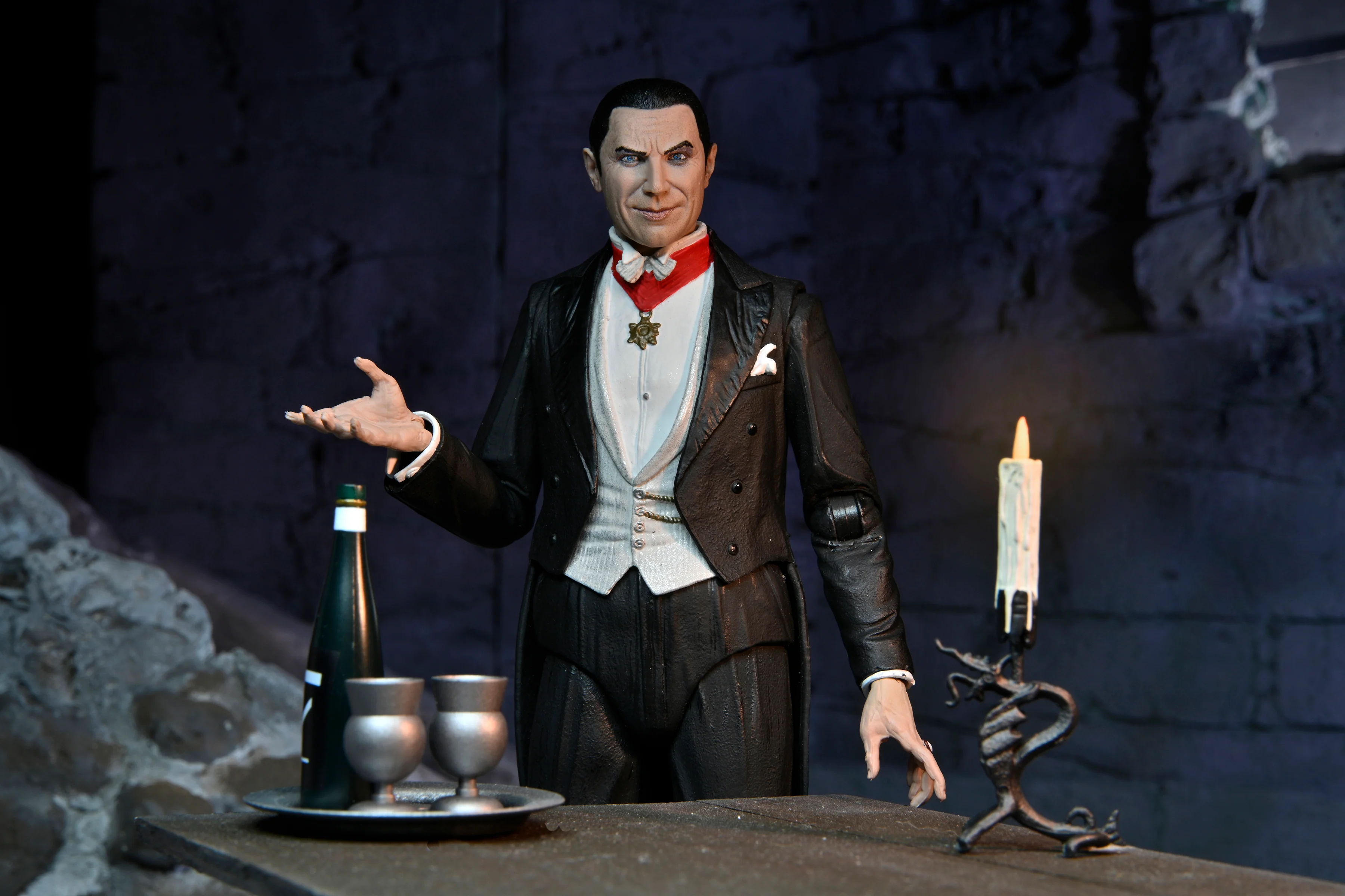 Universal Monsters - Ultimate Dracula (Transylvania) 7" Scale Action Figure - Image 22