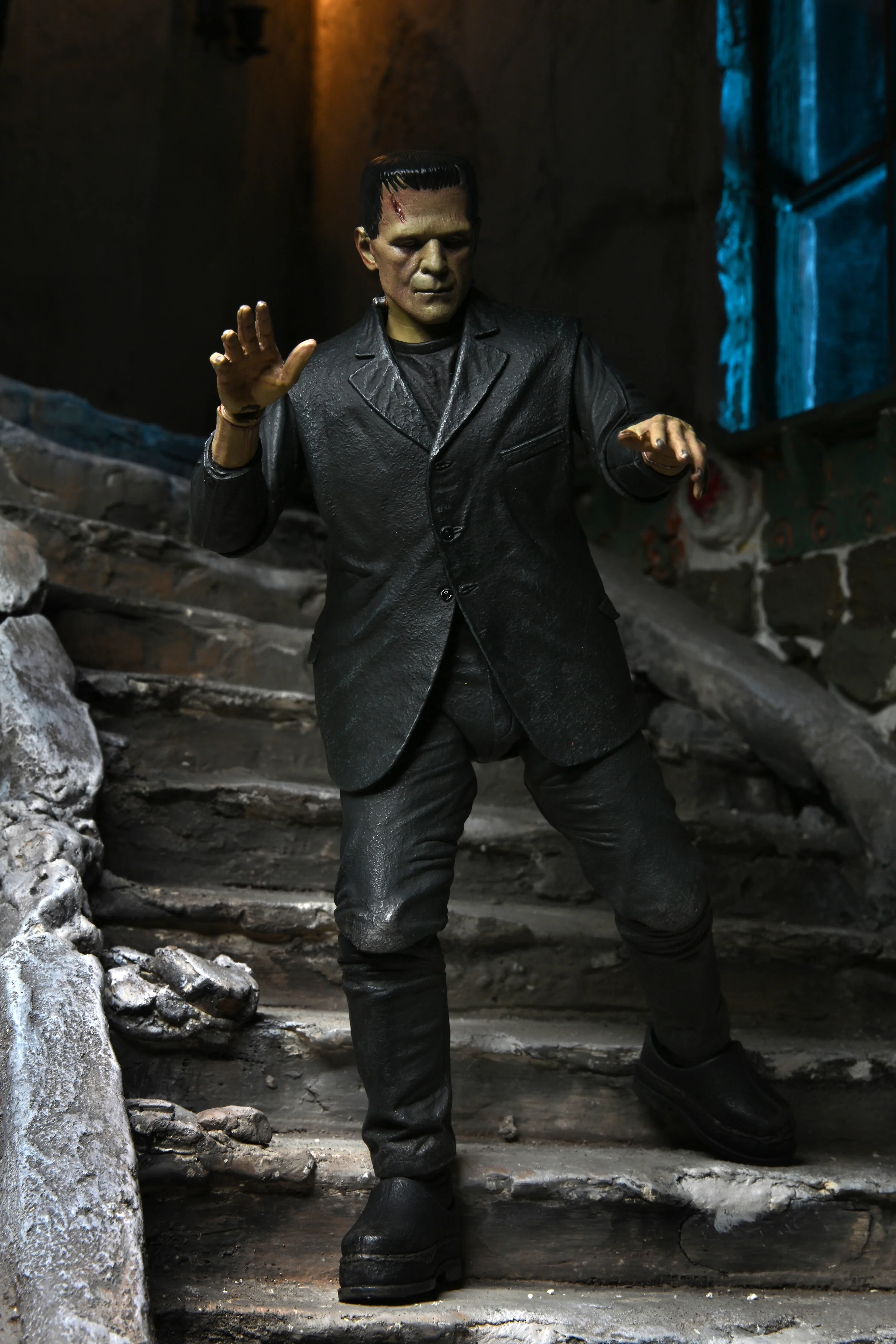 Universal Monsters - Ultimate Frankenstein's Monster 7” Scale Action Figure (Color) - Image 7