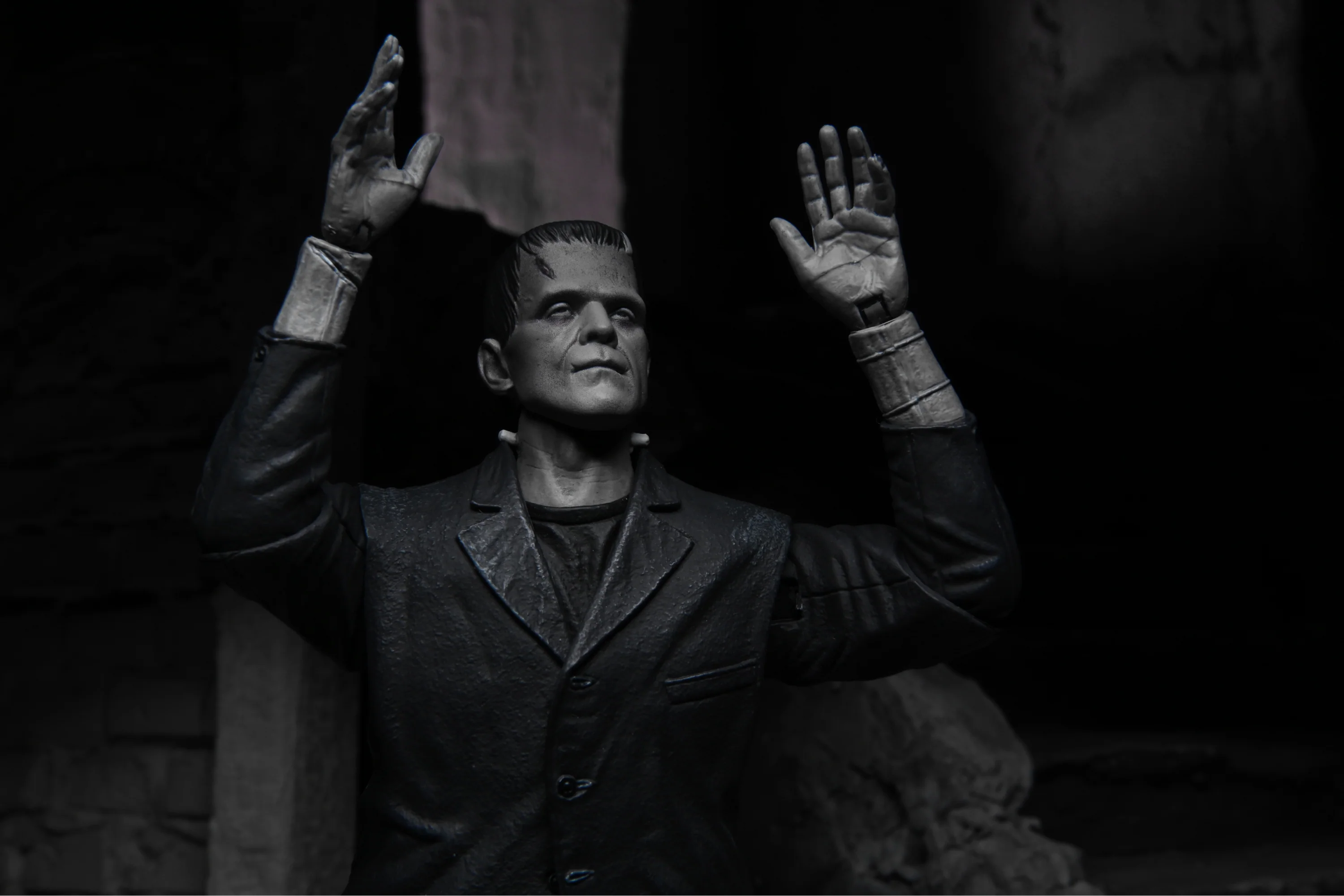 Universal Monsters - Ultimate Frankenstein's Monster (Black & White) 7" Scale Action Figure - Image 11
