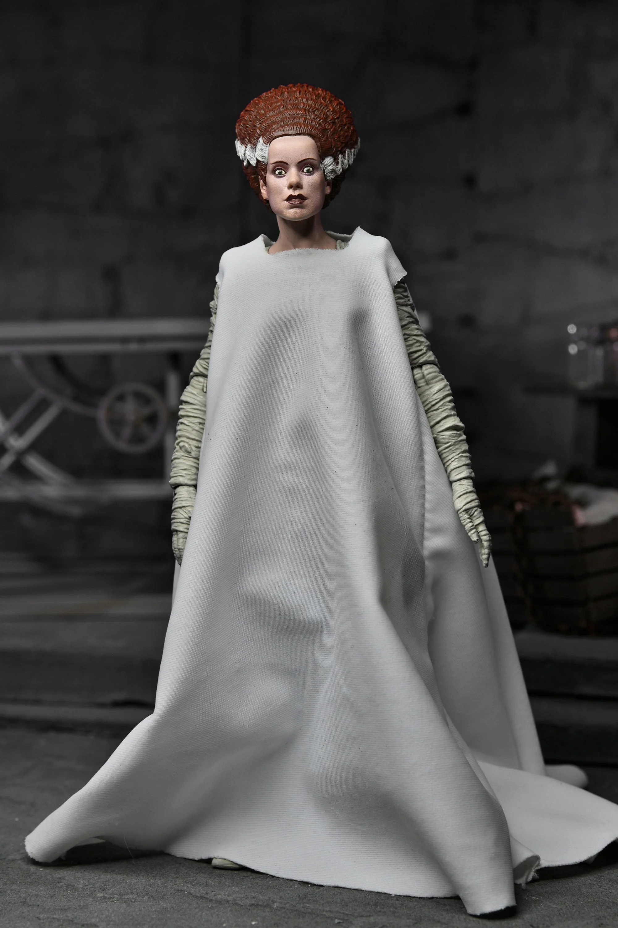 Universal Monsters - Ultimate Frankenstein's Monster & The Bride of Frankenstein 7ā Scale Action Figures Bundle - Image 3