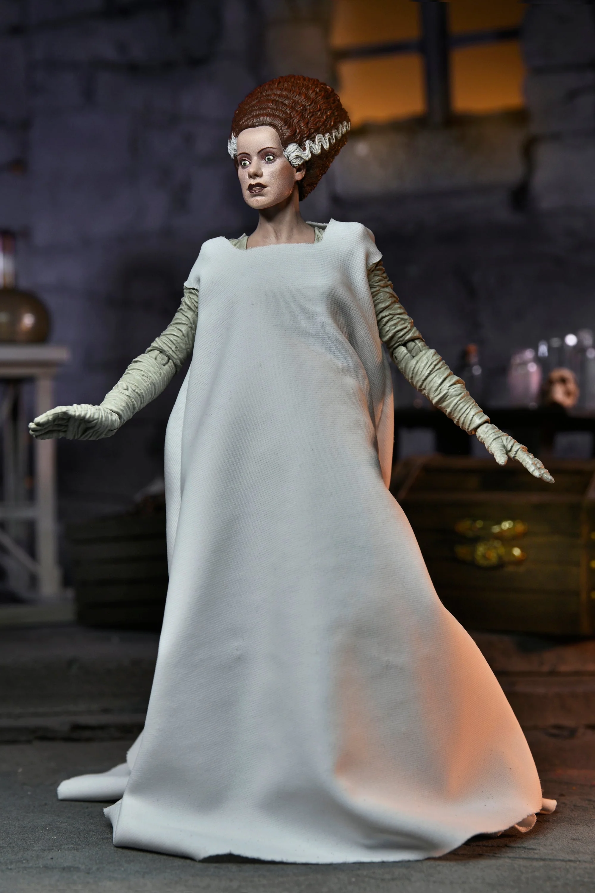 Universal Monsters - Ultimate Frankenstein's Monster & The Bride of Frankenstein 7ā Scale Action Figures Bundle - Image 5
