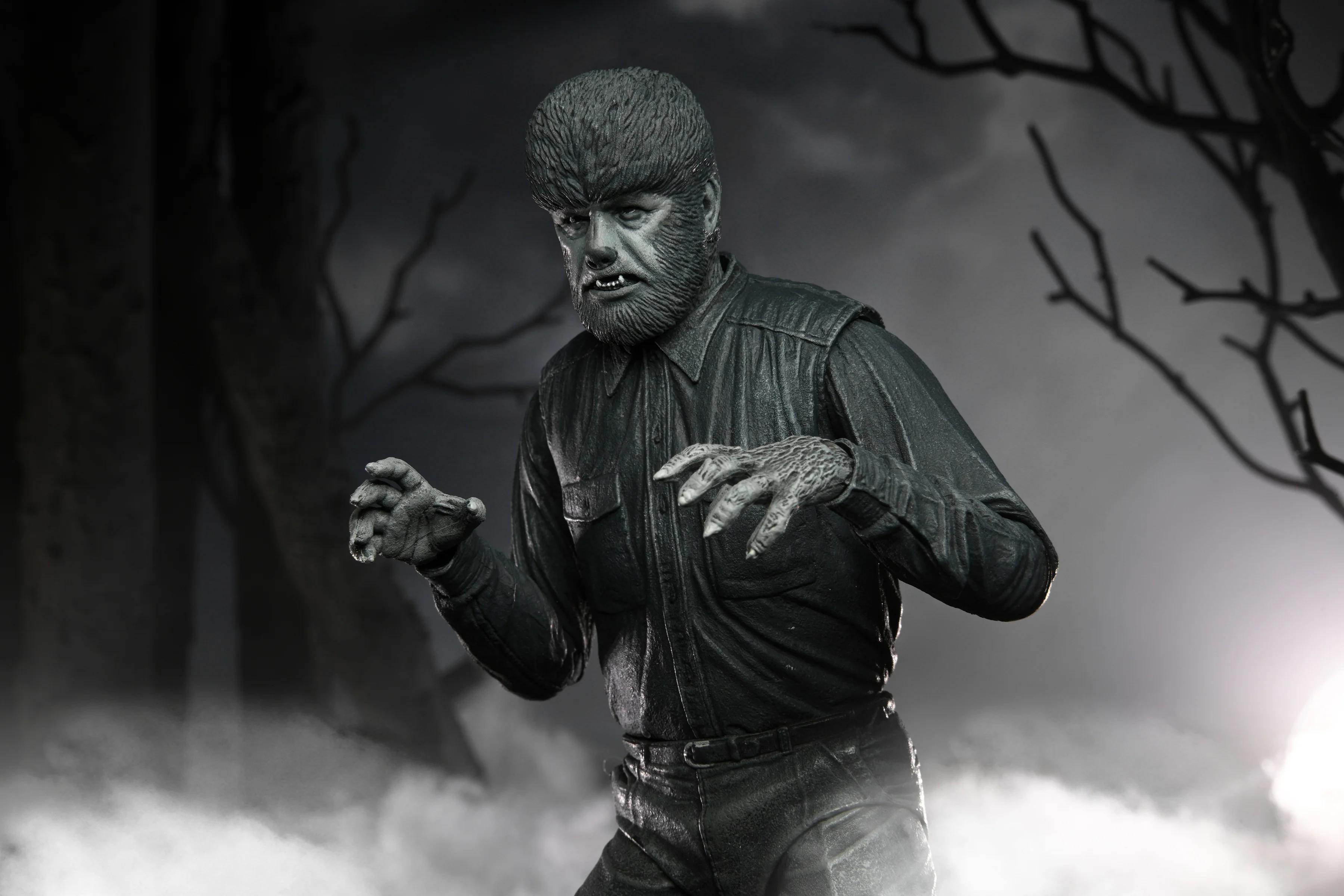 Universal Monsters - Ultimate Wolf Man (Black & White) 7" Scale Action Figure - Image 10