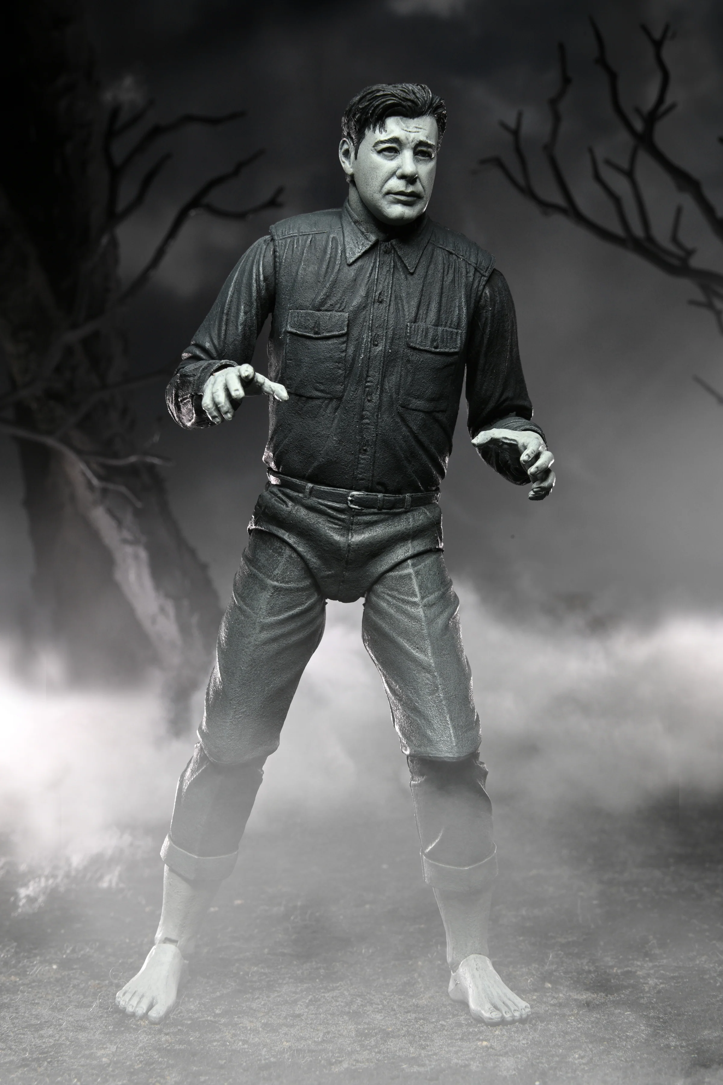 Universal Monsters - Ultimate Wolf Man (Black & White) 7" Scale Action Figure - Image 11