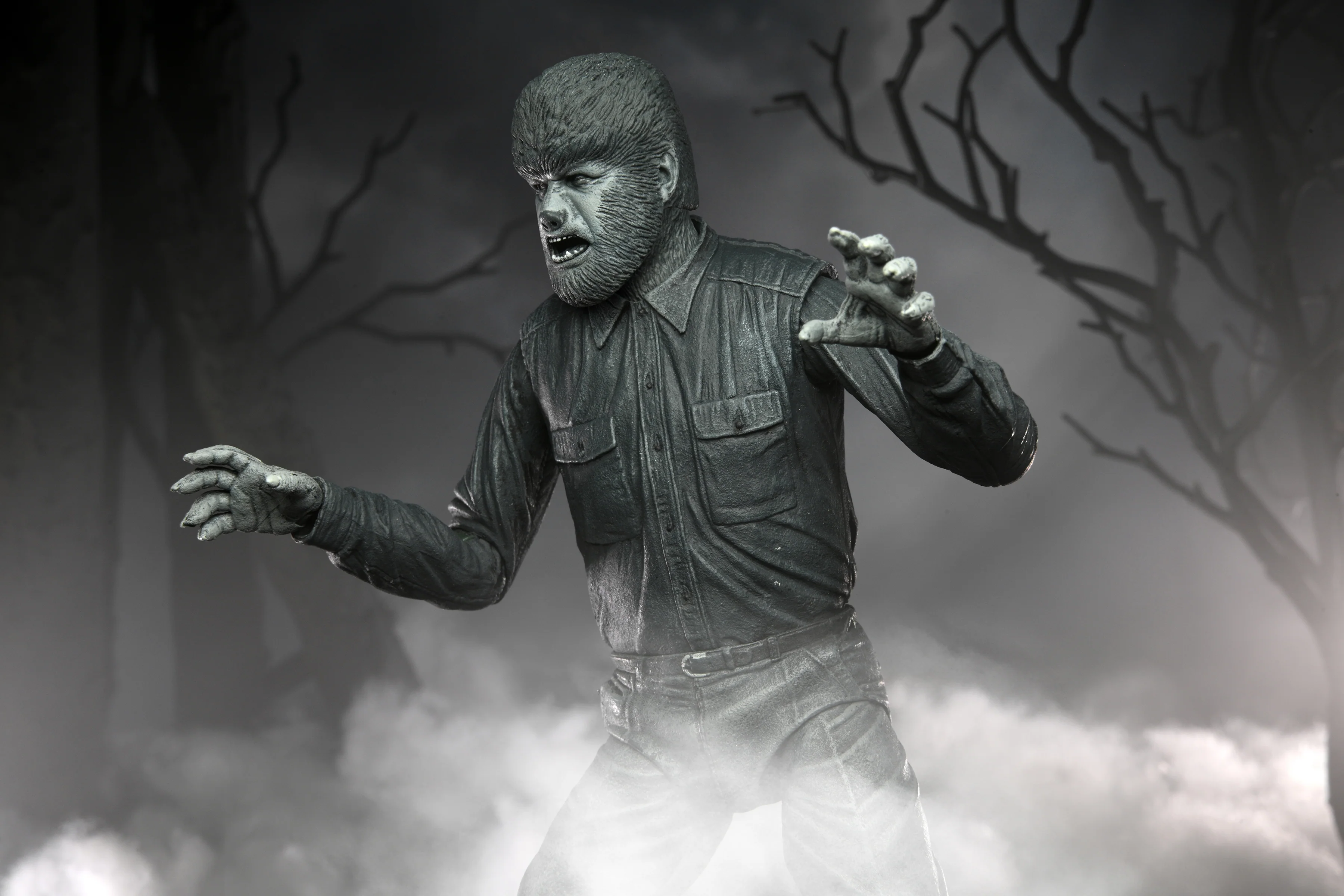 Universal Monsters - Ultimate Wolf Man (Black & White) 7" Scale Action Figure - Image 13