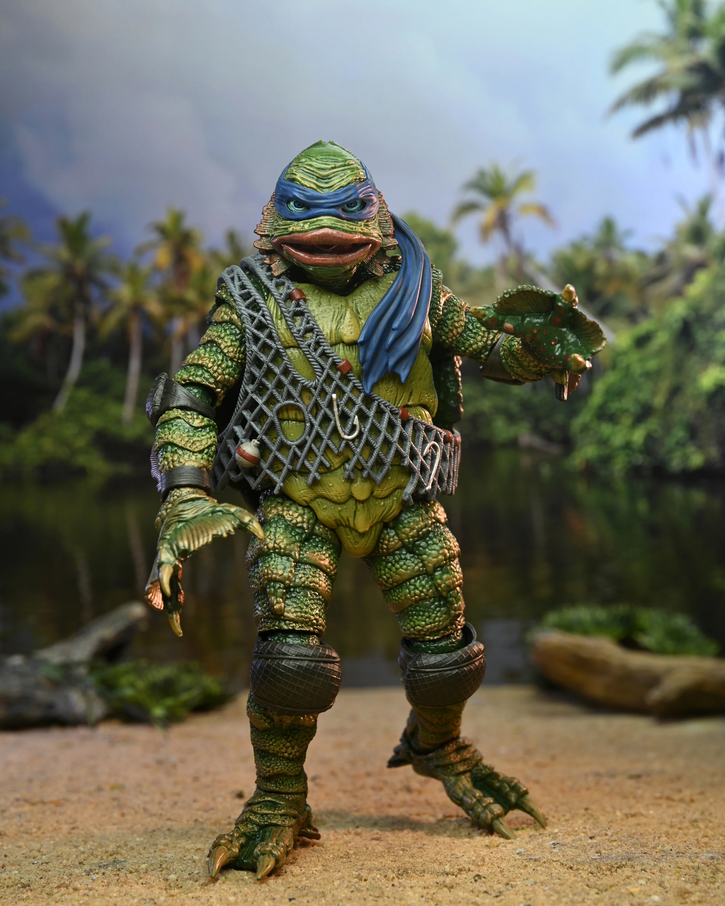 Universal Monsters x Teenage Mutant Ninja Turtles – Ultimate Leonardo as the Creature 7” Scale Action Figure - Image 3