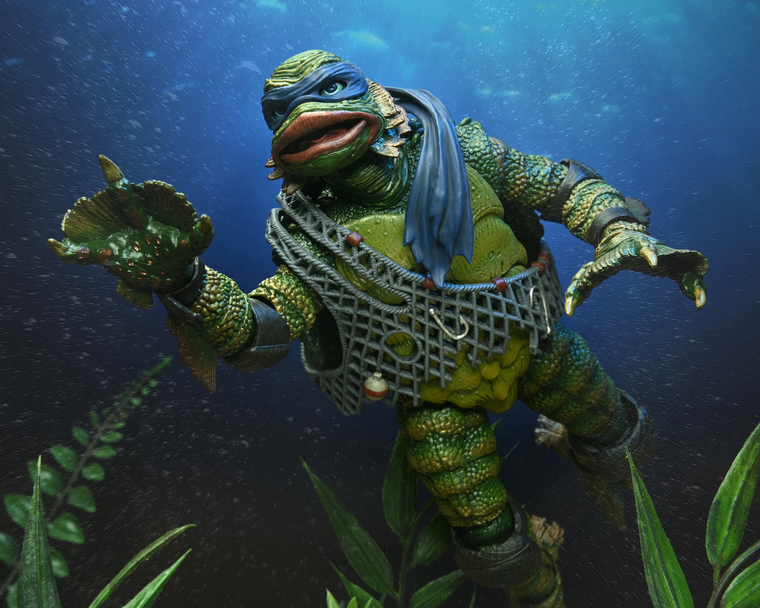 Universal Monsters x Teenage Mutant Ninja Turtles – Ultimate Leonardo as the Creature 7” Scale Action Figure - Image 8