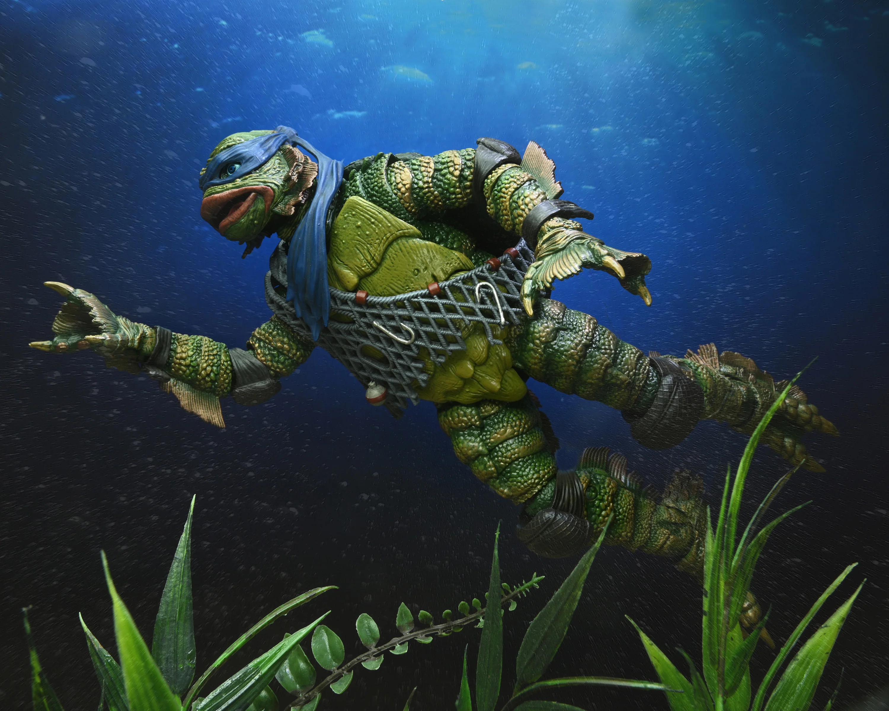 Universal Monsters x Teenage Mutant Ninja Turtles – Ultimate Leonardo as the Creature 7” Scale Action Figure - Image 9